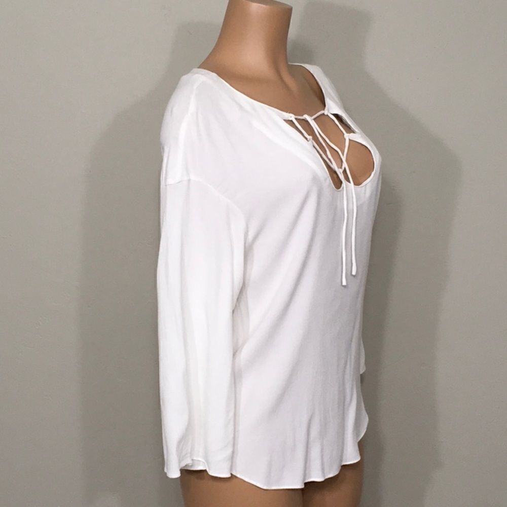 FRAME white lace neck top. - Picture 4 of 10